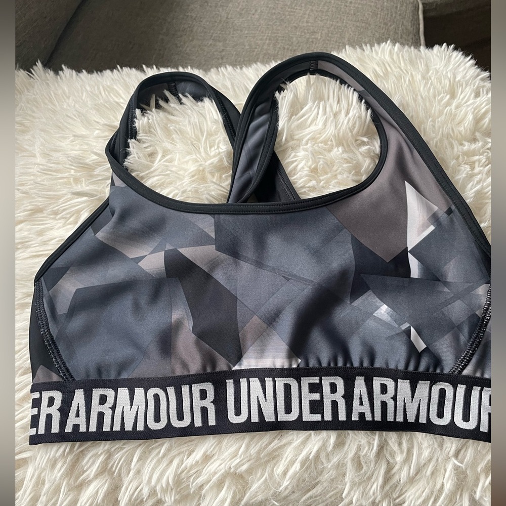 Under Armour Gray Camouflage crisscross back Compression Sports
Bra Small